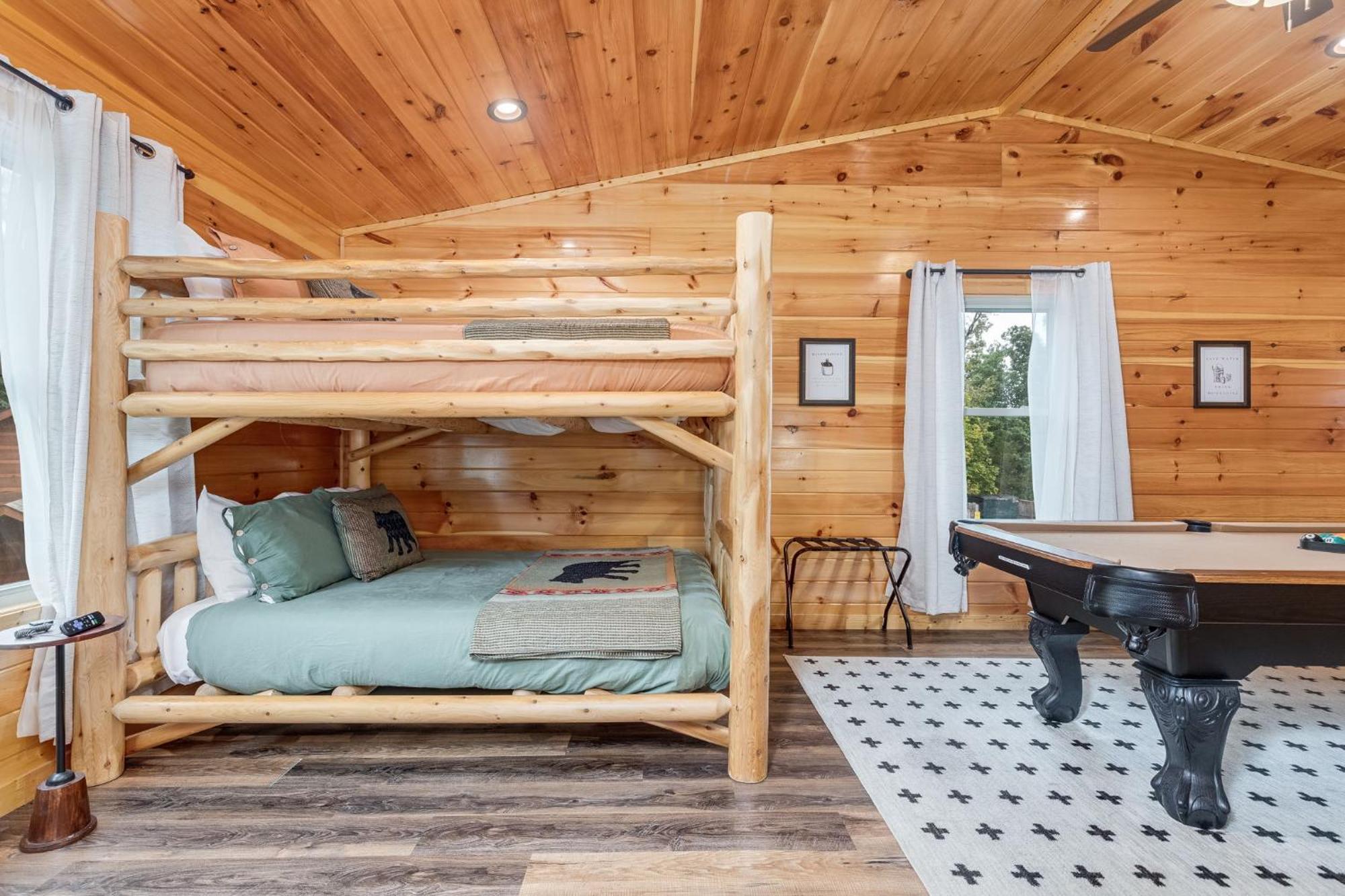 Fully Loaded Cabin In Heart Of Пиджен-Фордж Экстерьер фото
