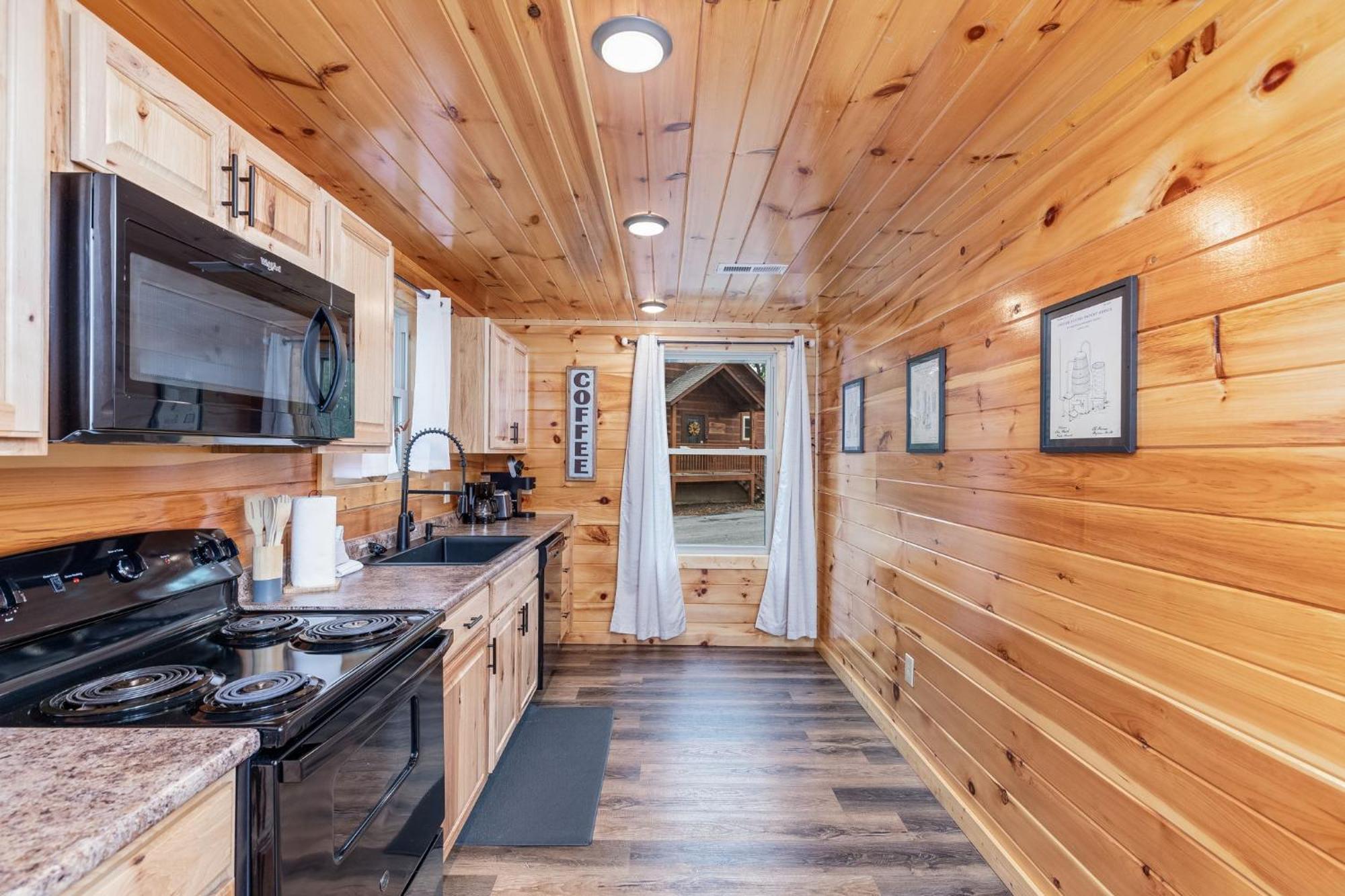 Fully Loaded Cabin In Heart Of Пиджен-Фордж Экстерьер фото